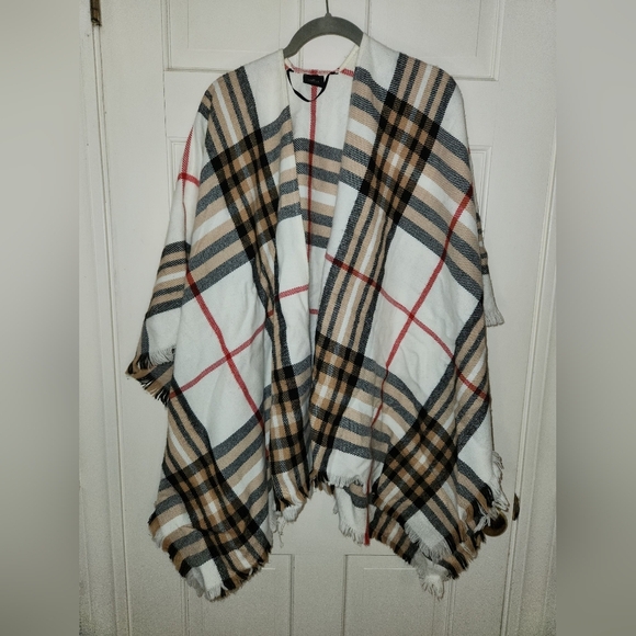 V. FRAAS Jackets & Blazers - V. FRAAS Red and White Knit Accessory